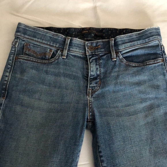 Womens size 8 Levi’s 525 perfect waist bluejean shorts - Picture 2 of 11
